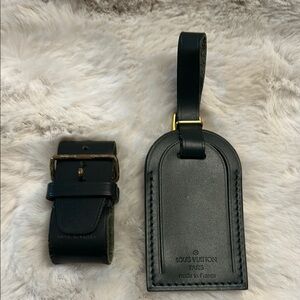 Louis Vuitton Forest Green *RARE* leather luggage tap & poignet